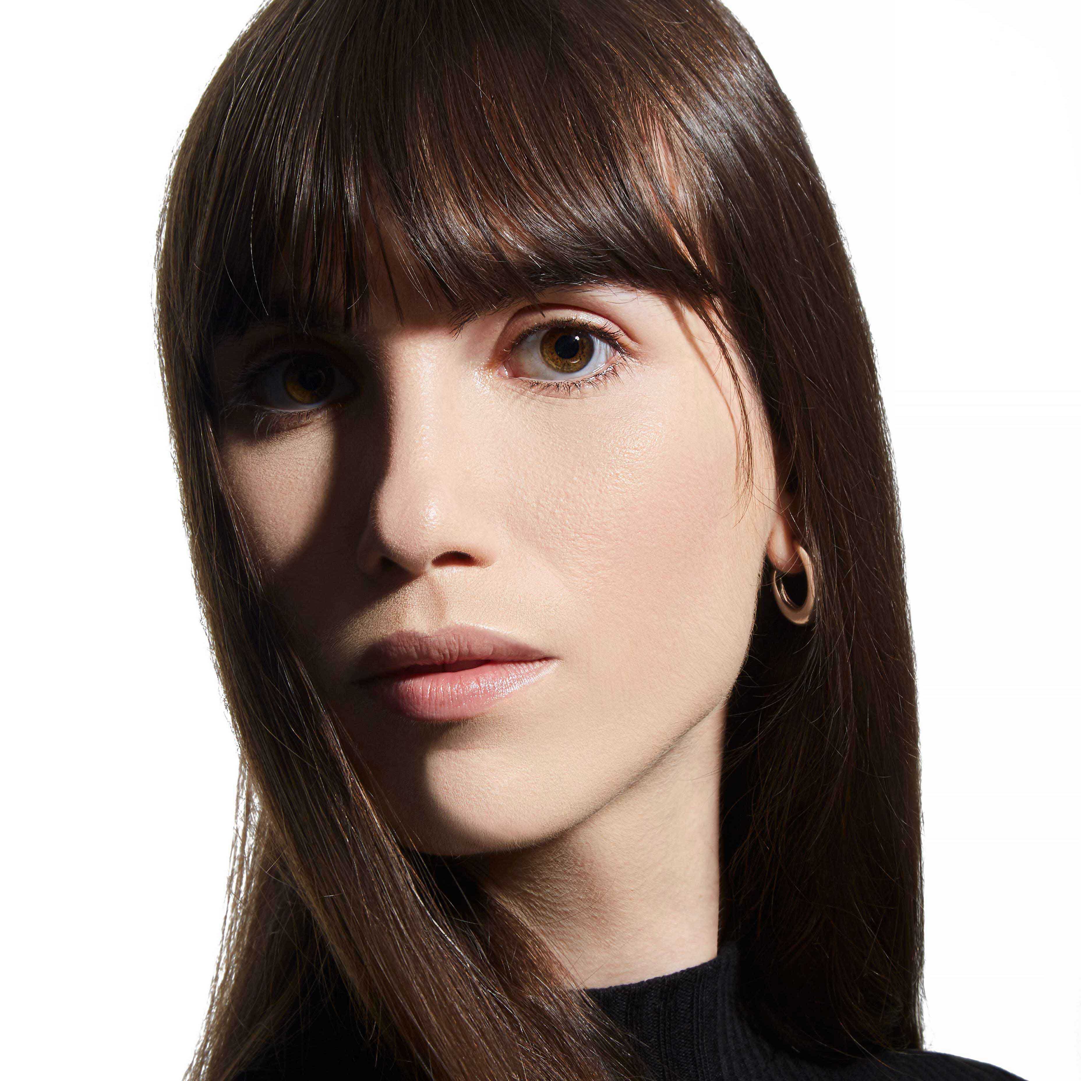 DIVINE MATT LIQUID FOUNDATION SK-10: Full Coverage, Blendable, Precise Application, Buildable Coverage, Contouring, Shade Matching, Flawless Finish, Professional Makeup, Long-lasting, Smooth Texture, Matte Finish