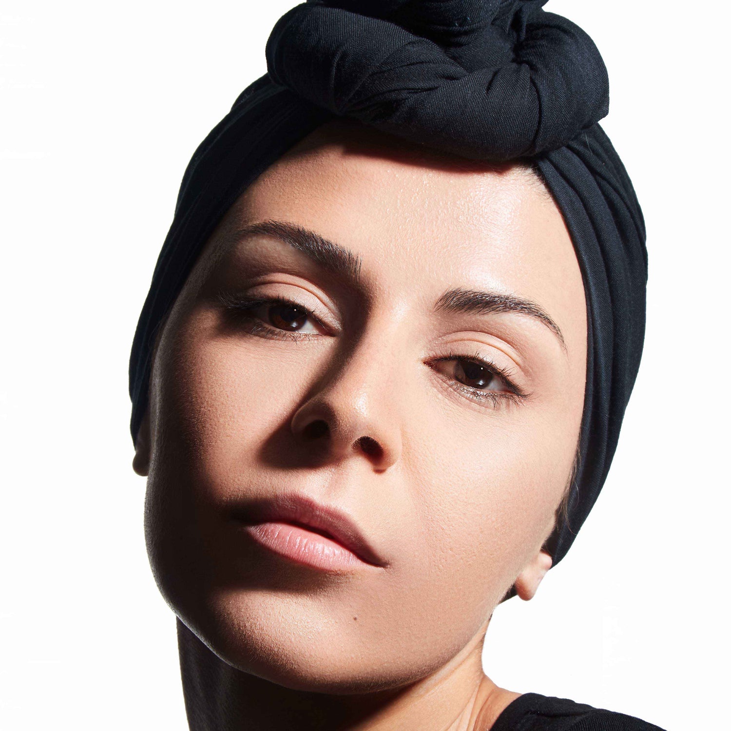 DIVINE MATT LIQUID FOUNDATION SK-20: Full Coverage, Blendable, Precise Application, Buildable Coverage, Contouring, Shade Matching, Flawless Finish, Professional Makeup, Long-lasting, Smooth Texture, Matte Finish