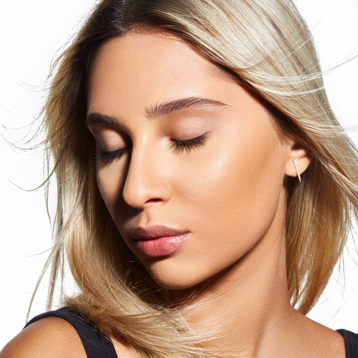 DIVINE MATT LIQUID FOUNDATION SK-30: Full Coverage, Blendable, Precise Application, Buildable Coverage, Contouring, Shade Matching, Flawless Finish, Professional Makeup, Long-lasting, Smooth Texture, Matte Finish