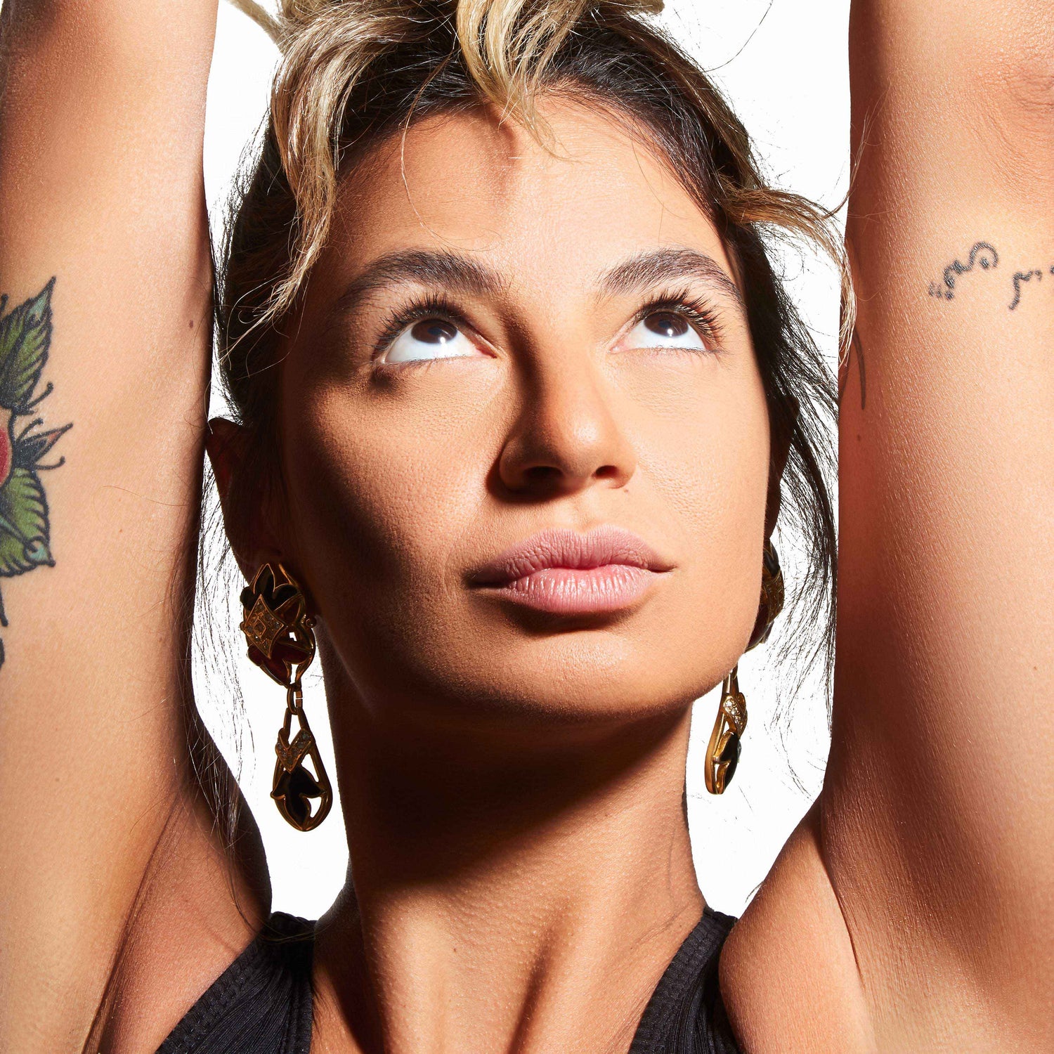 DIVINE MATT LIQUID FOUNDATION SK-40: Full Coverage, Blendable, Precise Application, Buildable Coverage, Contouring, Shade Matching, Flawless Finish, Professional Makeup, Long-lasting, Smooth Texture, Matte Finish