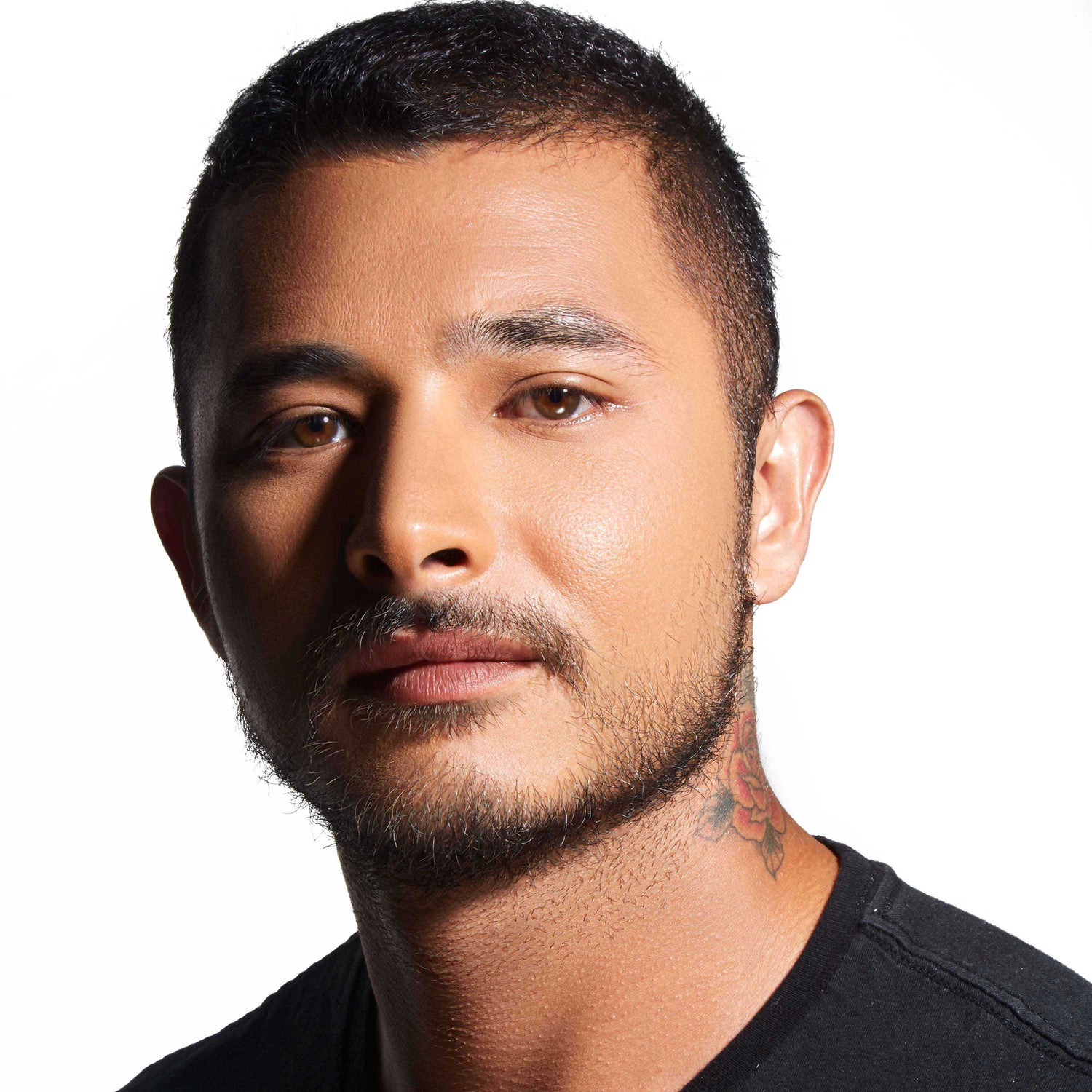 DIVINE MATT LIQUID FOUNDATION SK-46: Full Coverage, Blendable, Precise Application, Buildable Coverage, Contouring, Shade Matching, Flawless Finish, Professional Makeup, Long-lasting, Smooth Texture, Matte Finish