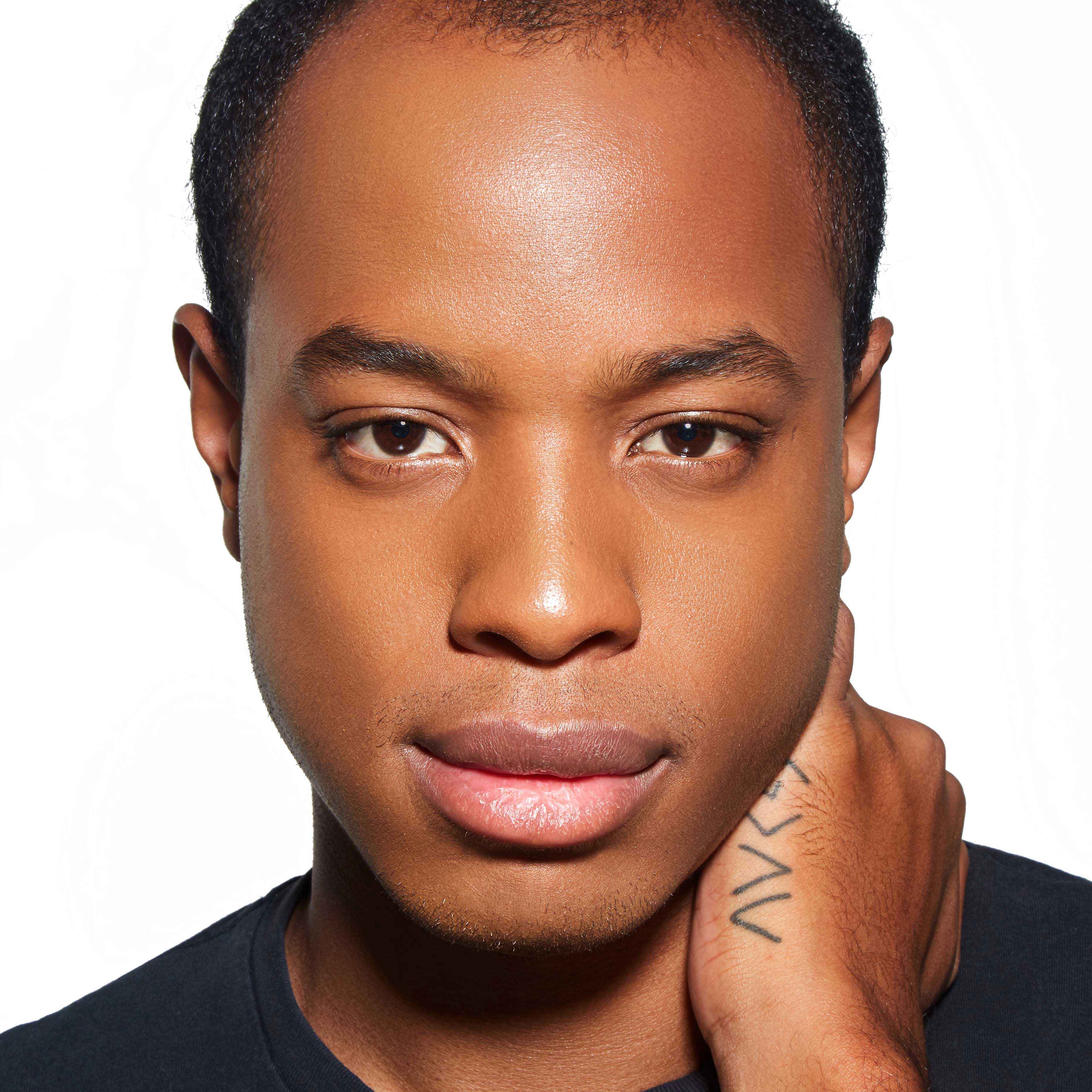 DIVINE MATT LIQUID FOUNDATION SK-53: Full Coverage, Blendable, Precise Application, Buildable Coverage, Contouring, Shade Matching, Flawless Finish, Professional Makeup, Long-lasting, Smooth Texture, Matte Finish