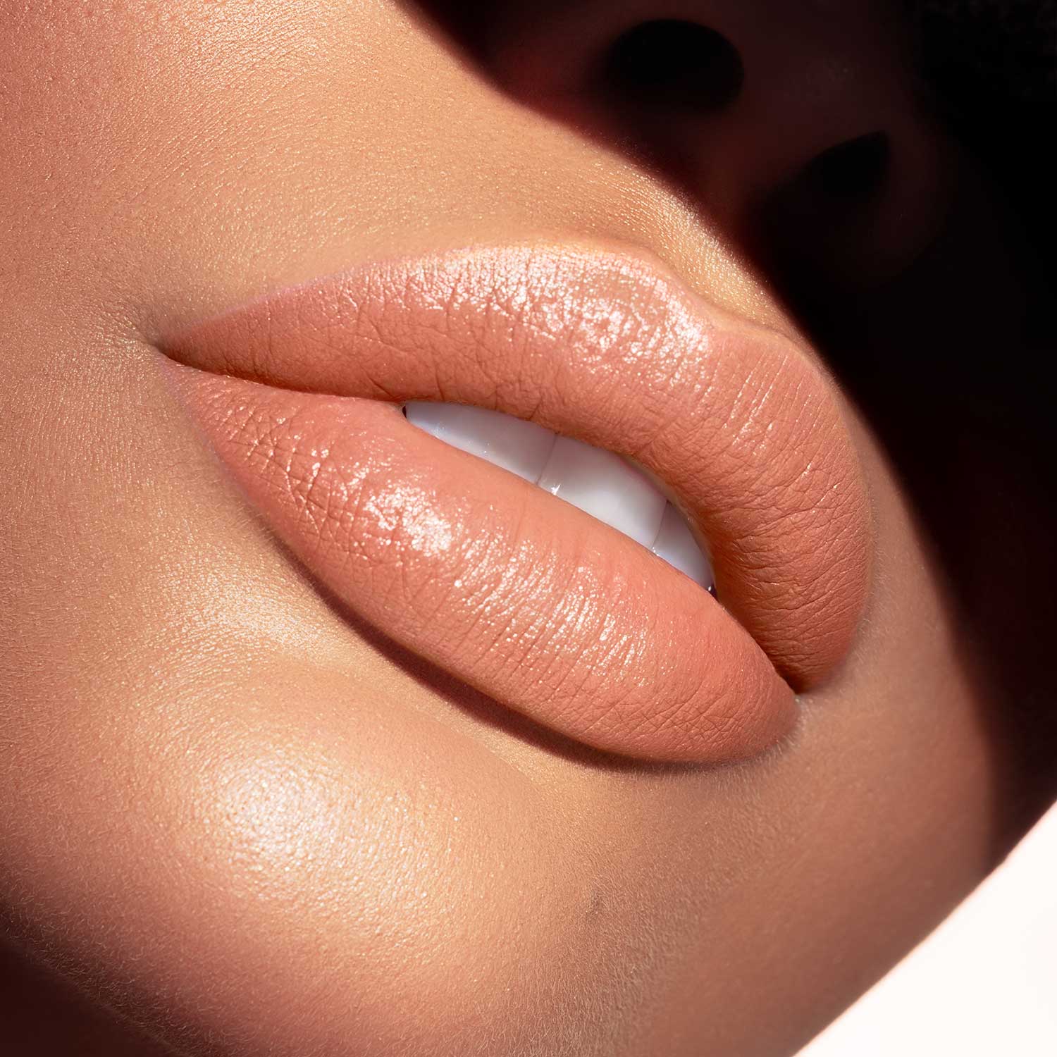 SK WOMEN 405 ESTRA LIPSTICK: bold colors, intense pigment, luminous shine, matte finish, velvet, no feathering, no caking, no sticking