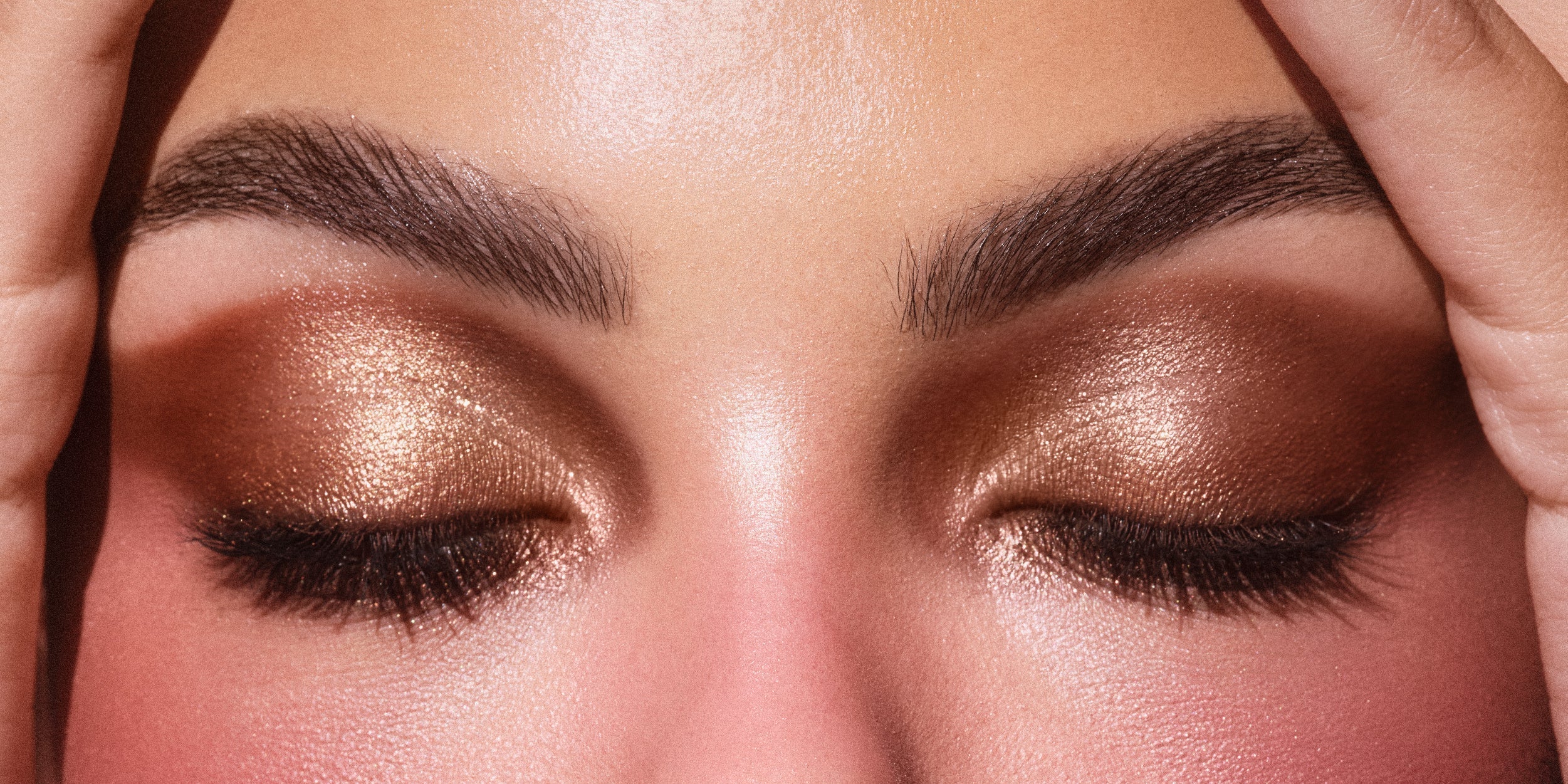 Bold Eyes Are Back: How Color and Metallic Makeup Are Leading Today's Beauty Trends