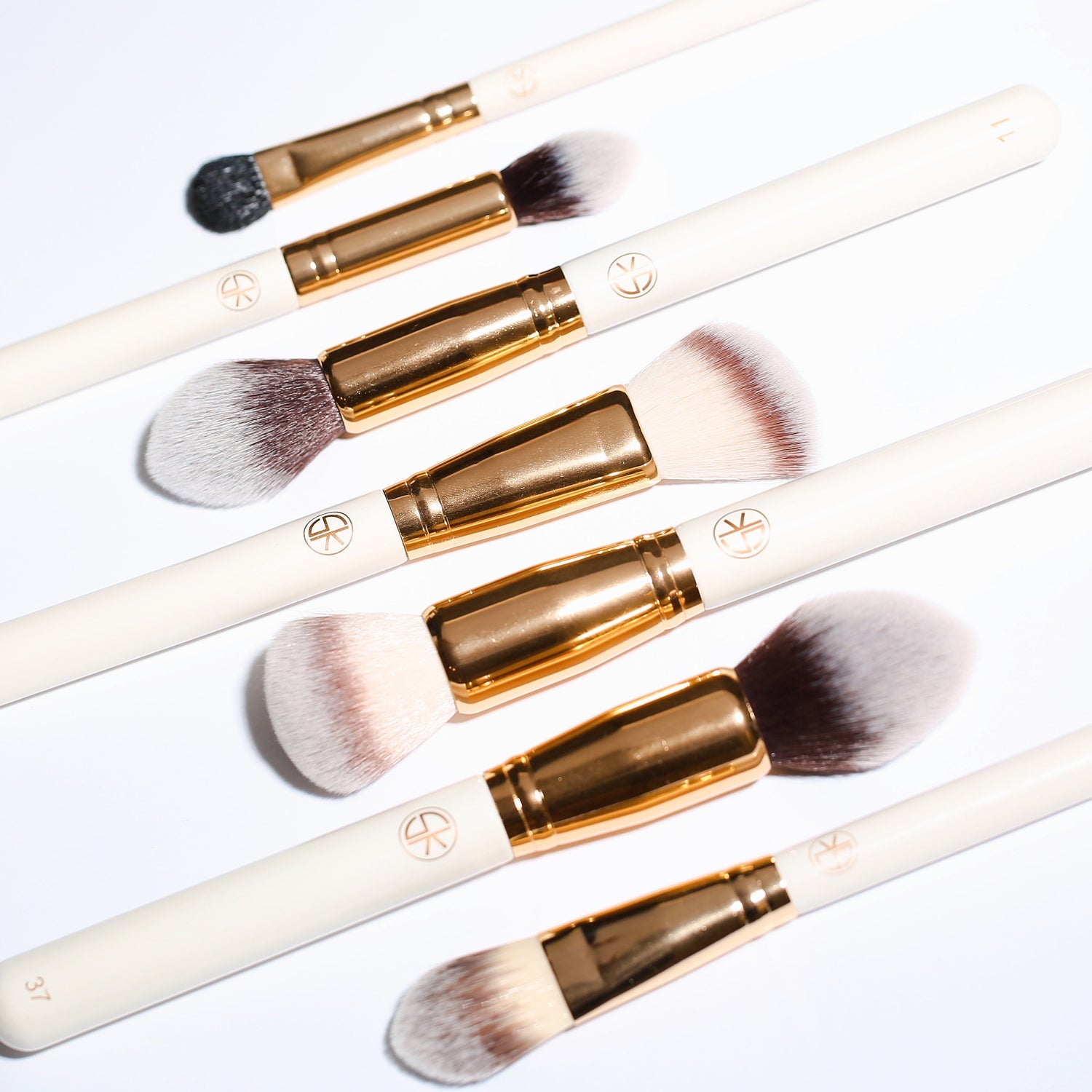 Master the Art of Flawless Makeup with the Ultimate Brush Set