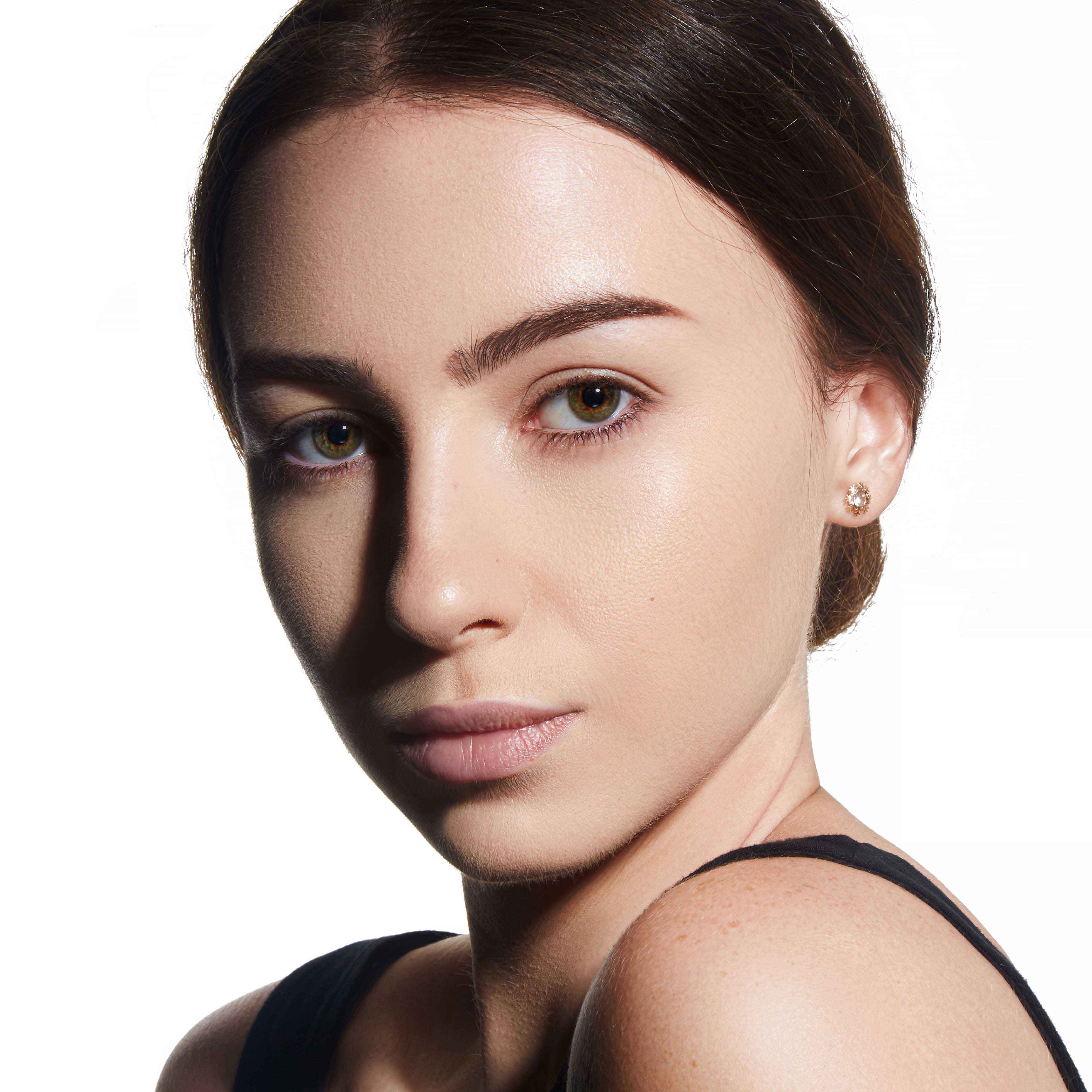 DIVINE MATT LIQUID FOUNDATION SK-11: Full Coverage, Blendable, Precise Application, Buildable Coverage, Contouring, Shade Matching, Flawless Finish, Professional Makeup, Long-lasting, Smooth Texture, Matte Finish