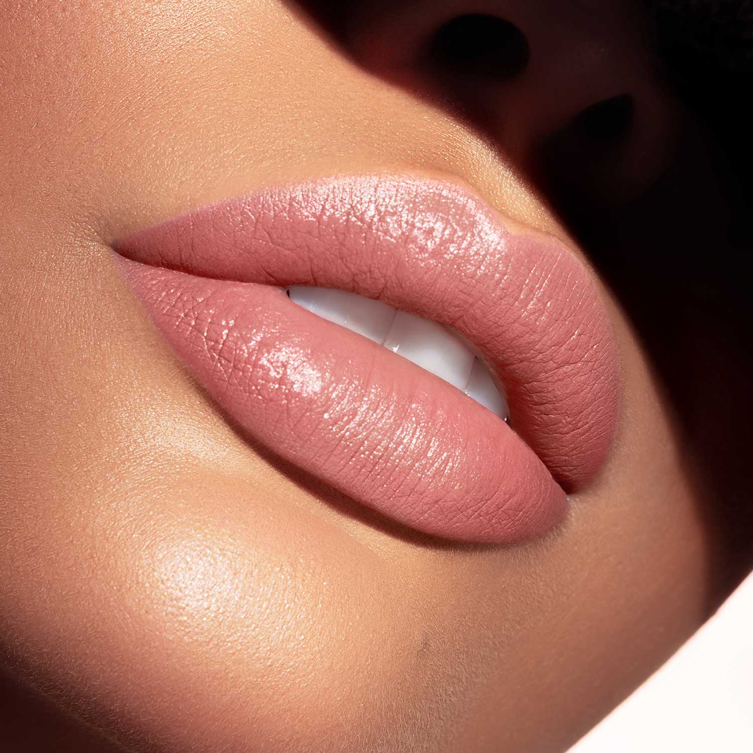 SK WOMEN 404 ISABELLA LIPSTICK: bold colors, intense pigment, luminous shine, matte finish, velvet, no feathering, no caking, no sticking